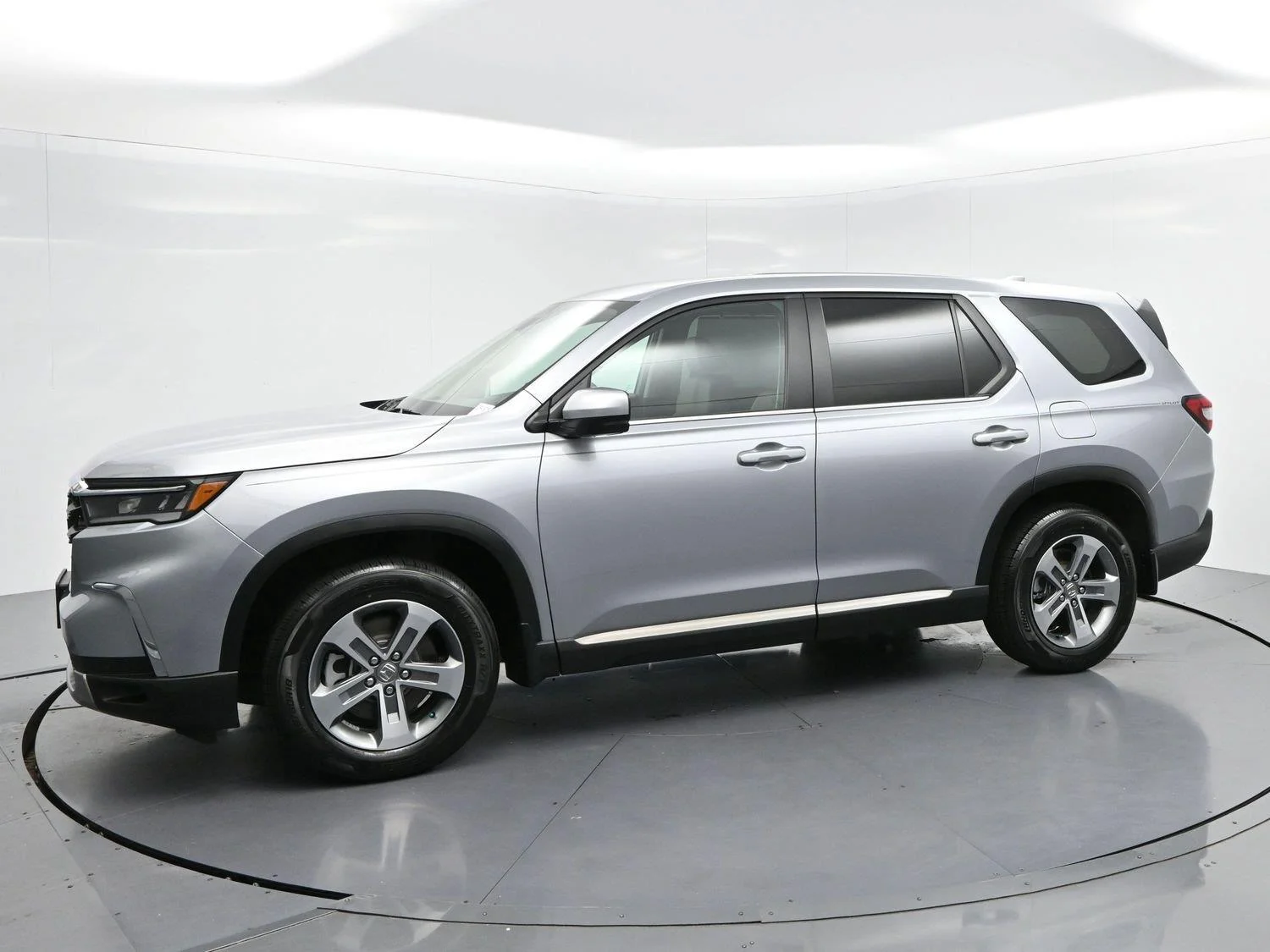 Used 2024 Lunar Silver Metallic Honda EX-L 7 Passenger image 4