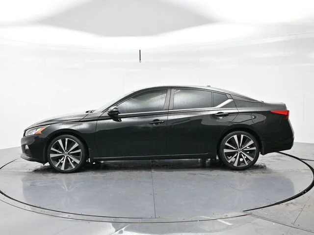 Used 2019 Super Black Nissan 2.5 SR image 4