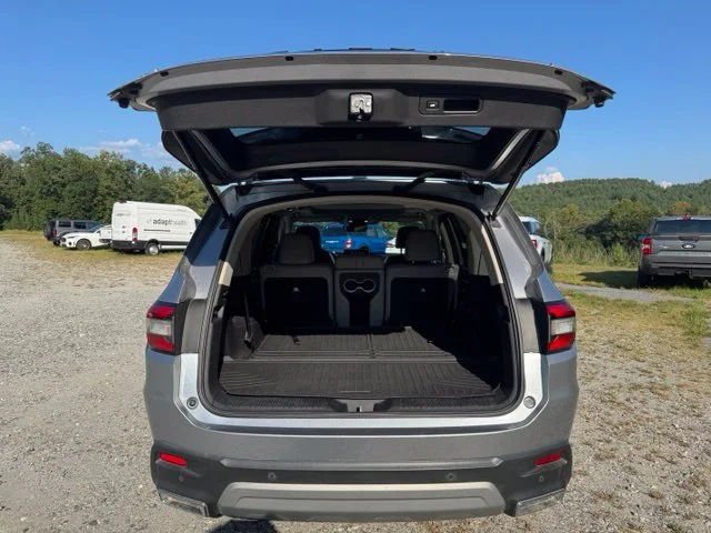 Used 2025 Silver Honda Touring image 7