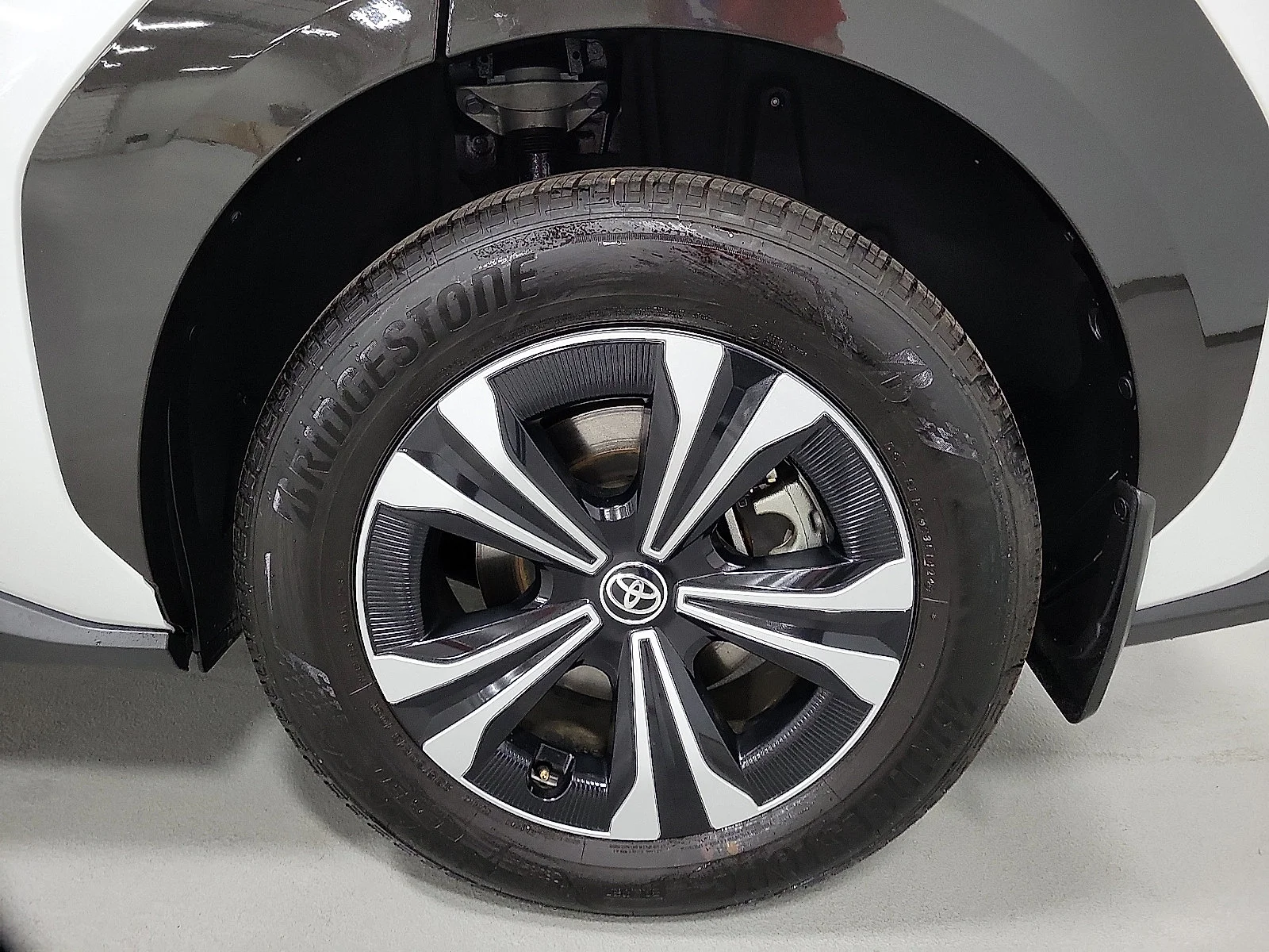 Certified Used 2023 WIND CHILL PEARL Toyota XLE image 8