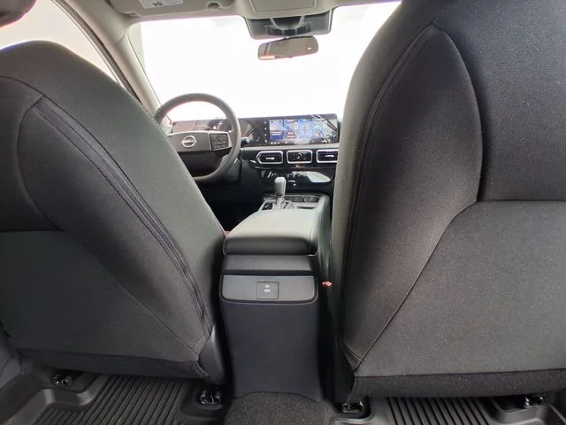 New 2026 Aspen White TriCoat / Super Black Two-tone Nissan SR image 13