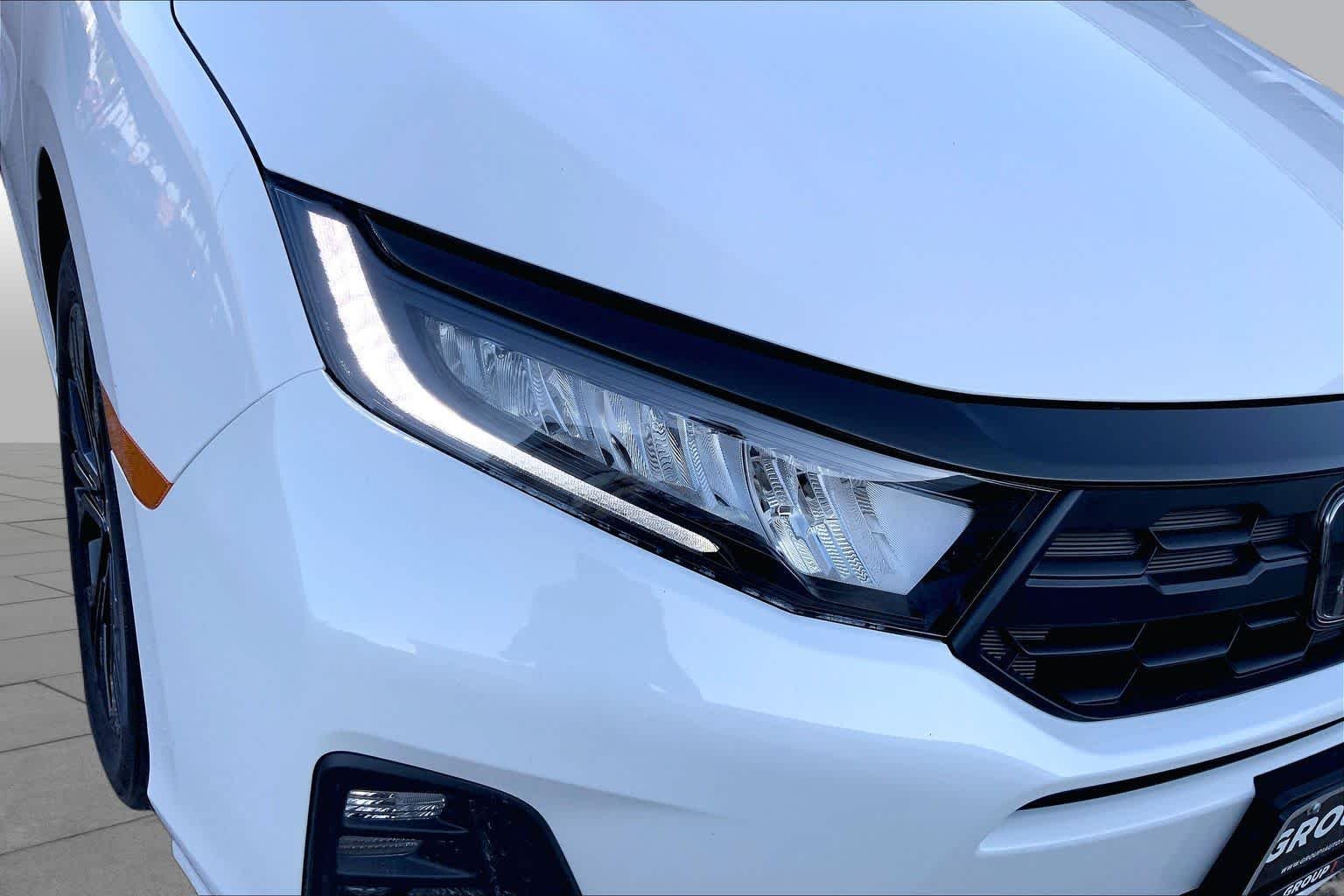 Used 2025 Platinum White Pearl Honda Sport-L image 27
