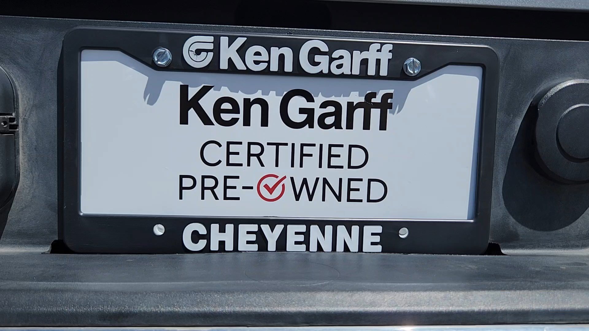 Used 2025 Sterling Metallic GMC SLT image 20