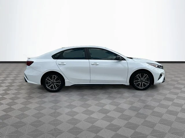 Used 2023 White Kia GT-Line image 4