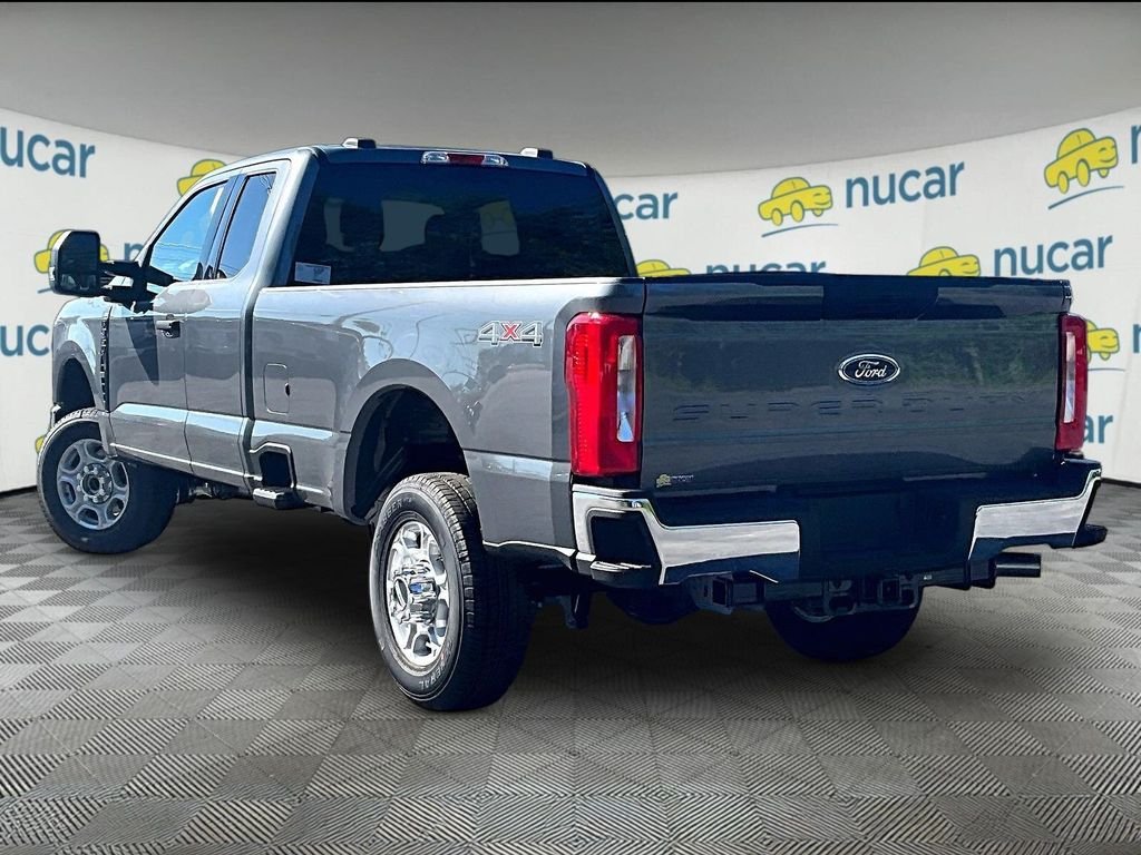 New 2026 Carbonized Gray Metallic Ford XLT image 4