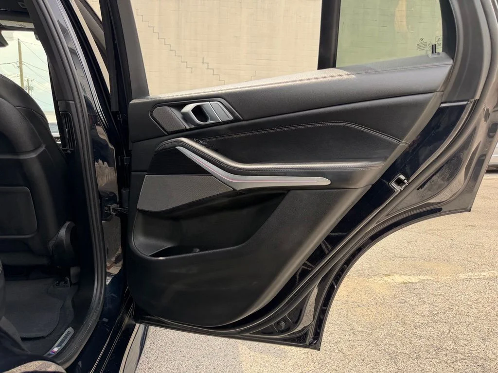 Used 2024 Black BMW xDrive40i image 12