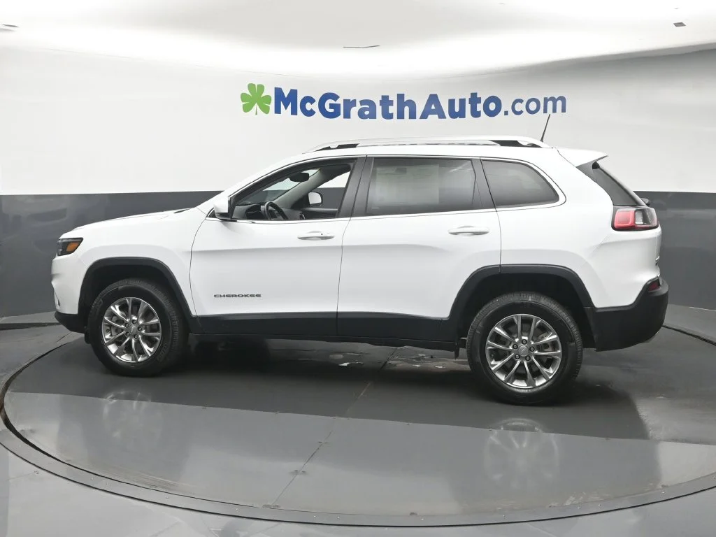 Used 2019 White Jeep Latitude Plus image 25