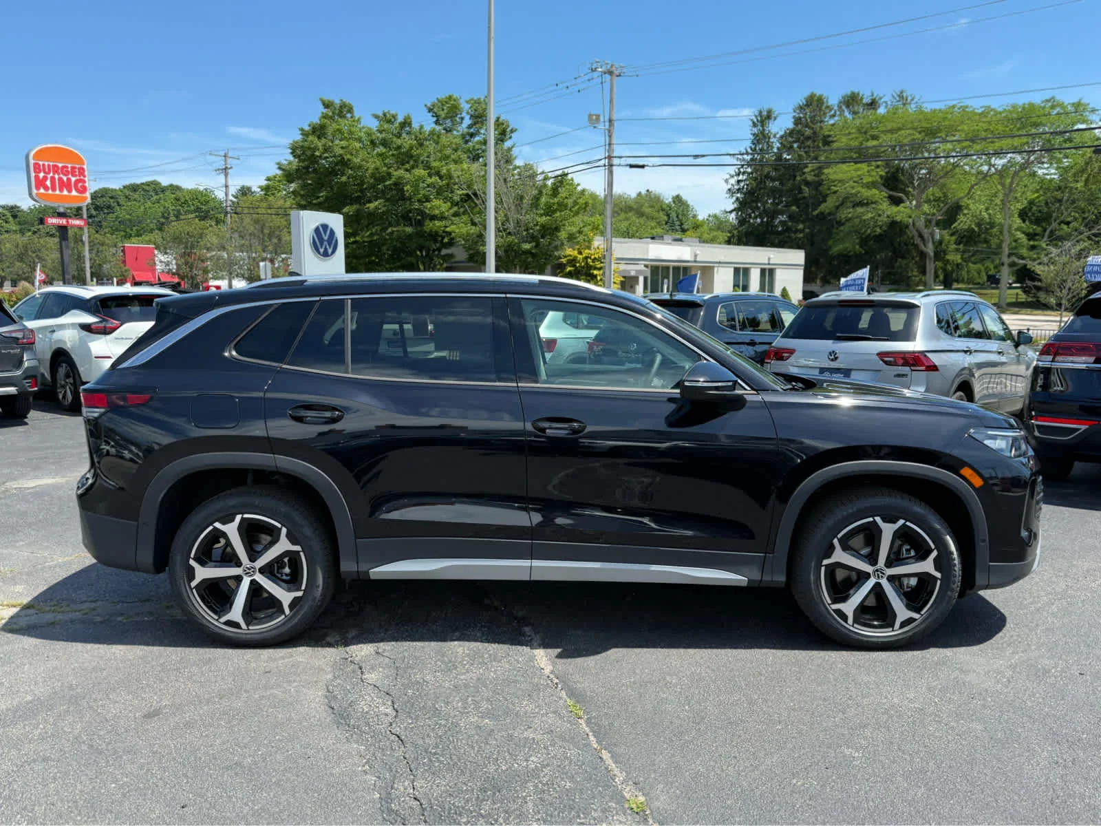 New 2026 Deep Black Pearl Volkswagen SE image 8