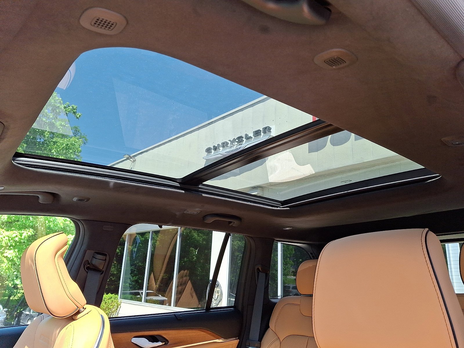 New 2026 Bright White Clear-Coat Exterior Paint Jeep Summit image 10