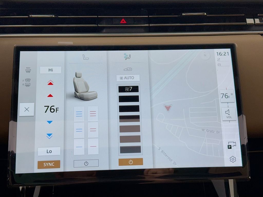 New 2026 Santorini Black Land Rover Dynamic SE image 17