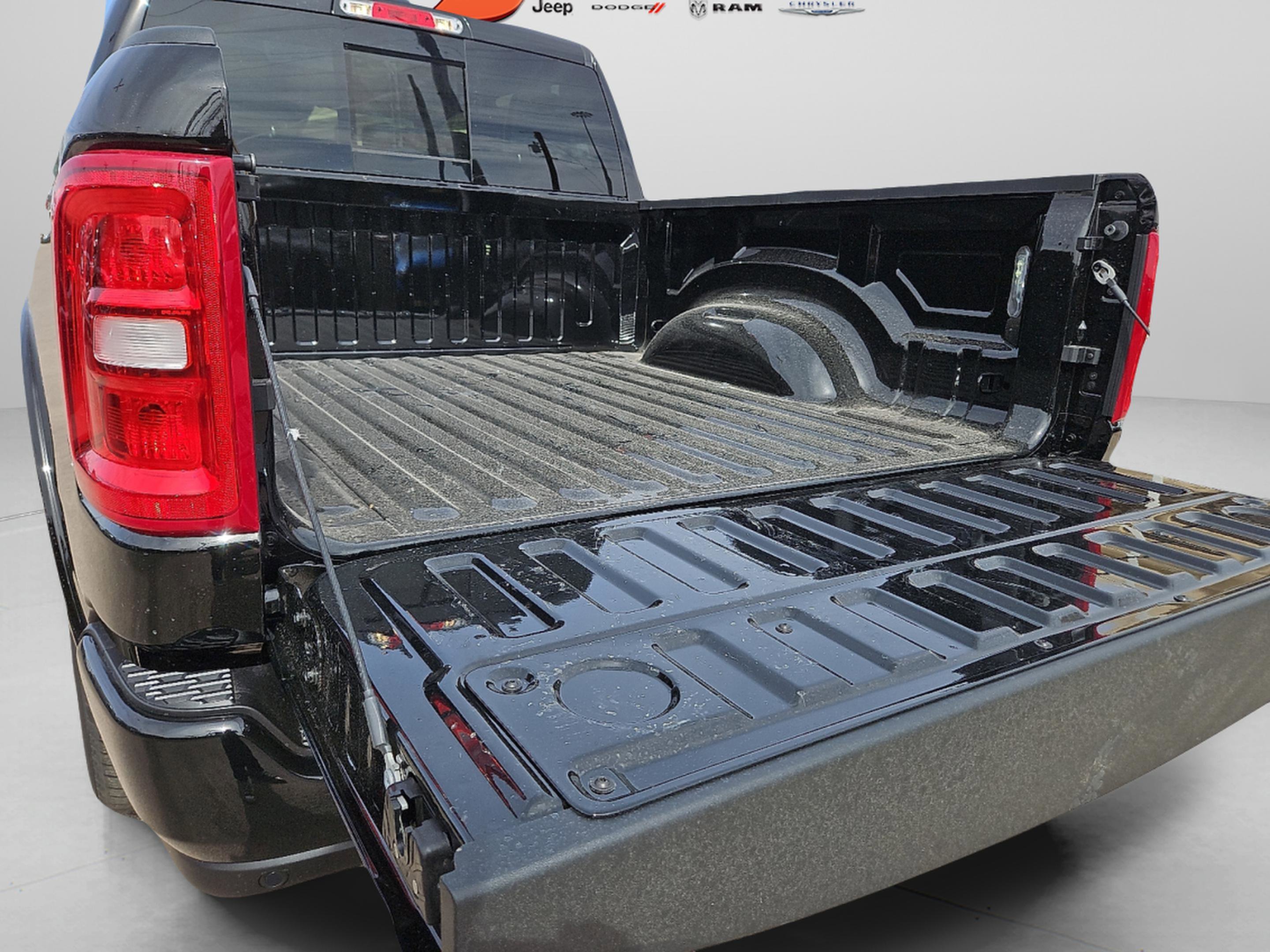 New 2026 Diamond Black Crystal Pearl-Coat Exterior Paint RAM Laramie image 7