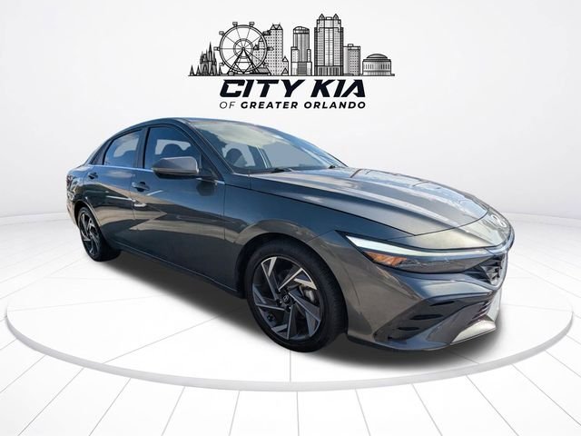 Used 2025 Gray Hyundai SEL Convenience image 8