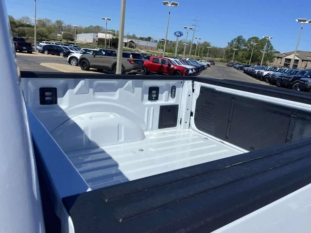 New 2026 Oxford White Ford XLT image 8