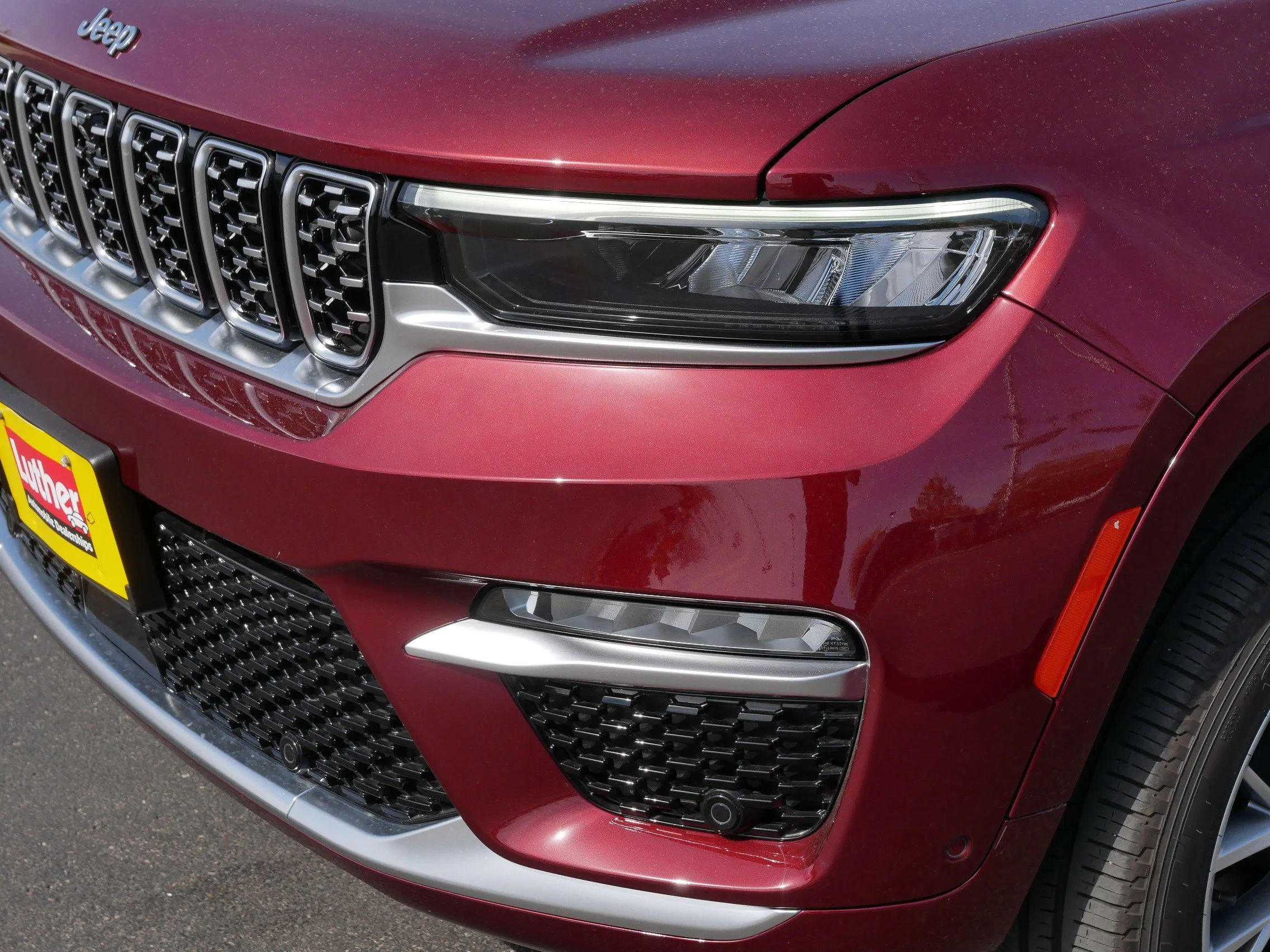 Used 2023 Velvet Red Pearlcoat Jeep Summit image 16
