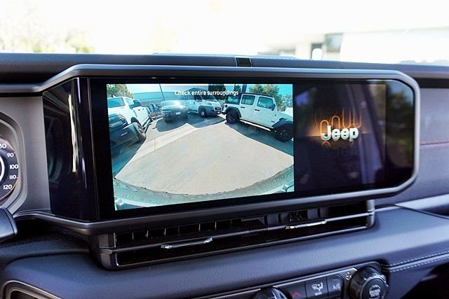 New 2026 Bright White Clear-Coat Exterior Paint Jeep Rubicon image 30