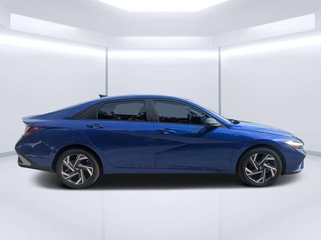 Used 2025 Blue Hyundai SEL Sport image 2