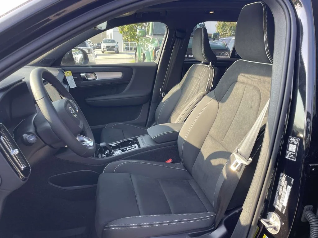 New 2026 Onyx Black Volvo Ultra Black Edition image 8