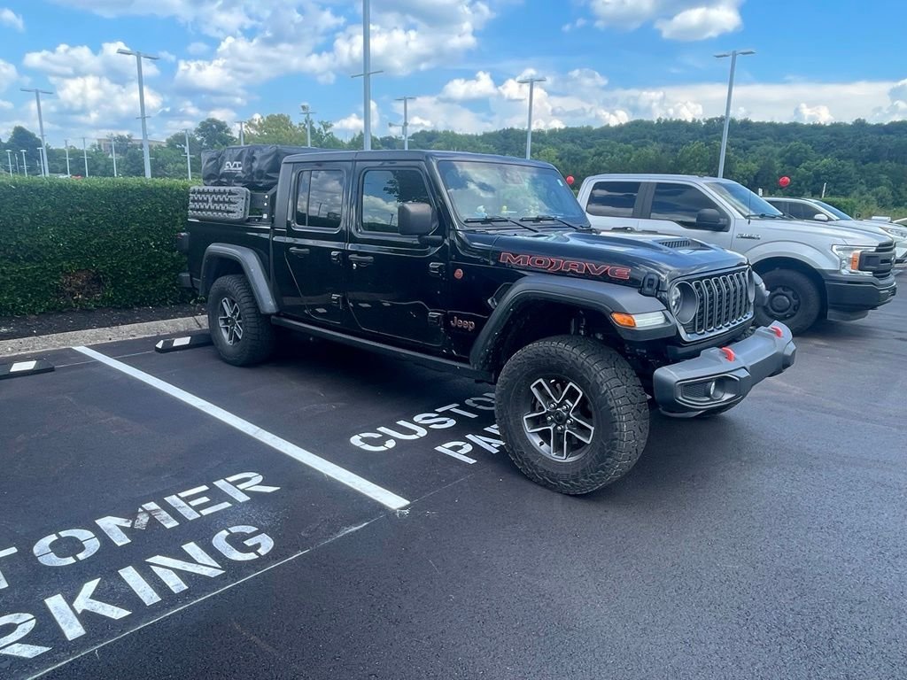 Used 2024 Black Jeep Mojave image 1