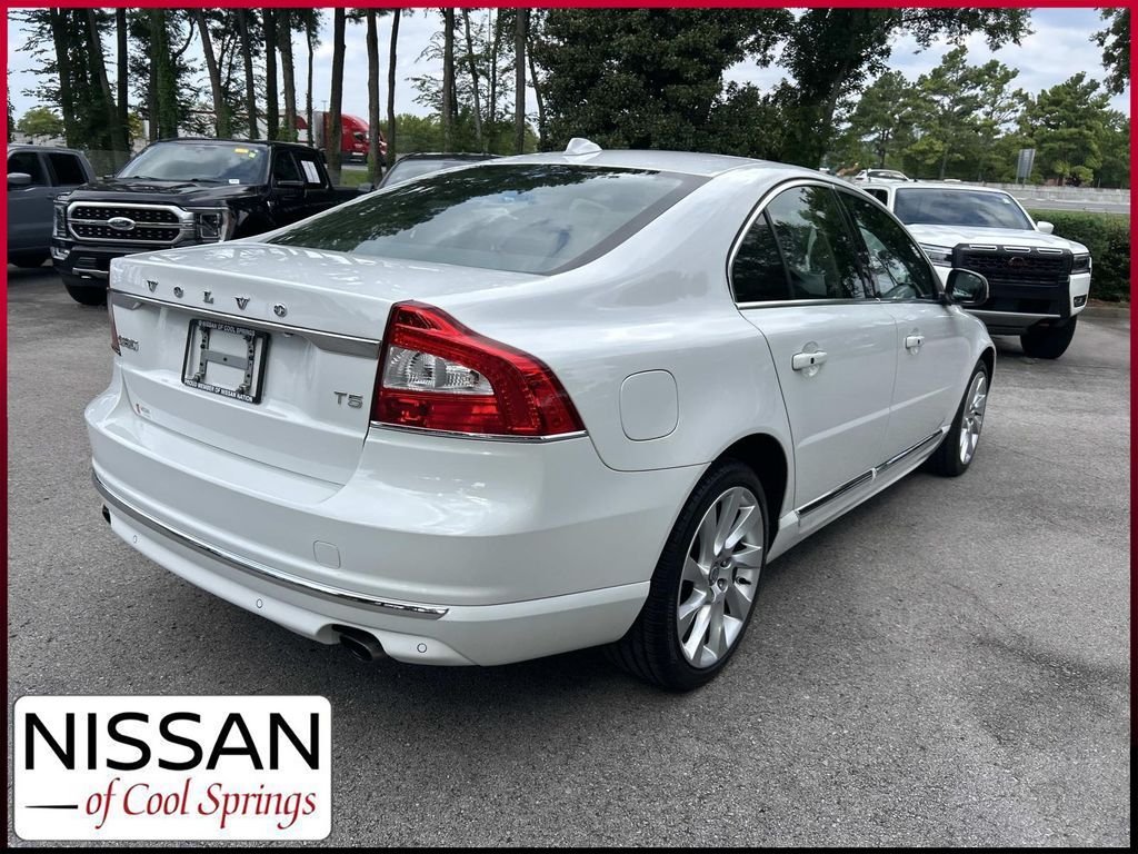 Used 2016 White Volvo T5 image 7