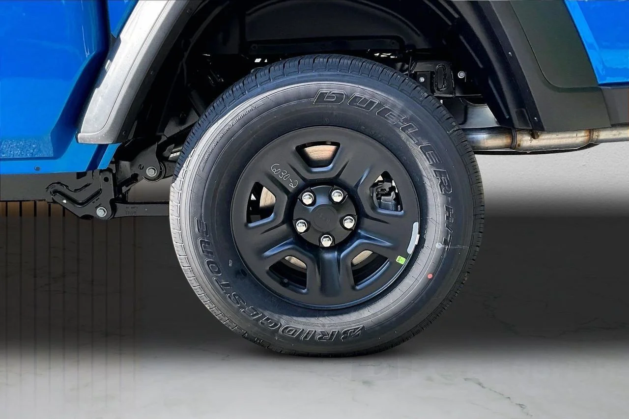 New 2026 Hydro Blue Pearl-Coat Exterior Paint Jeep Sport image 32