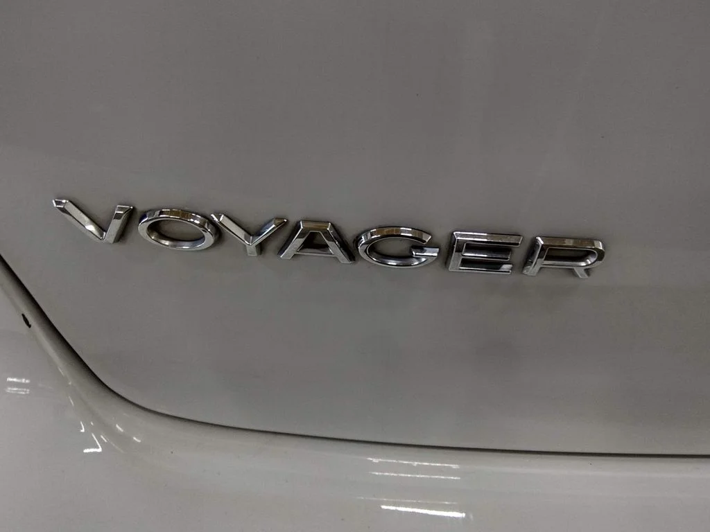 Used 2023 White Chrysler LX image 14