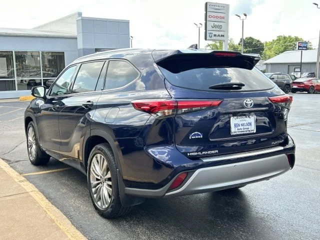 Used 2022 Gray Toyota Platinum image 7