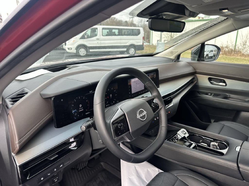 Used 2025 Red Nissan Platinum image 10
