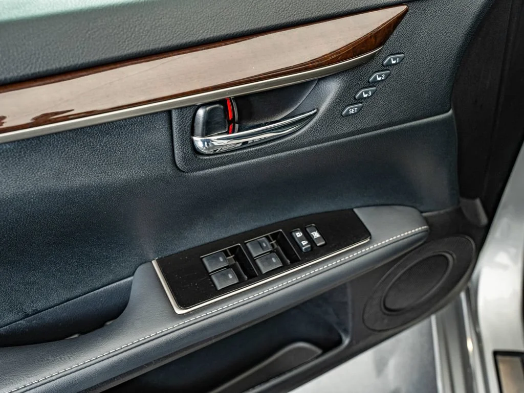 Used 2018 Silver Lexus 350 image 18