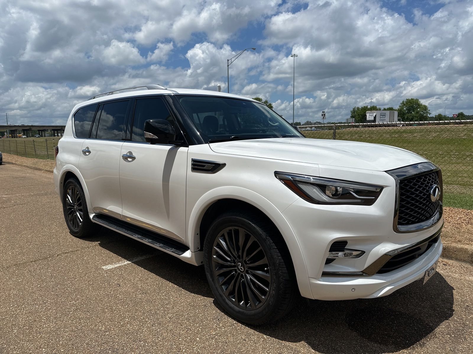 Certified Used 2023 White INFINITI Premium Select image 3