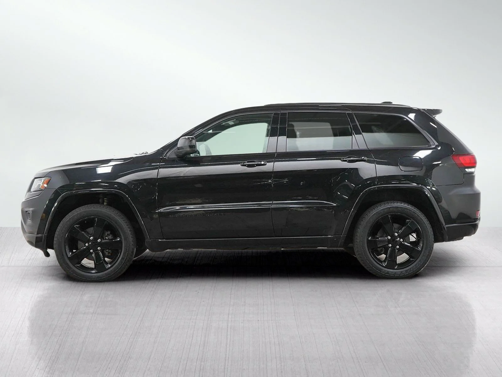 Used 2015 Jeep Grand Cherokee Altitude with VIN 1C4RJFAG7FC893147 for sale in White Bear Lake, Minnesota