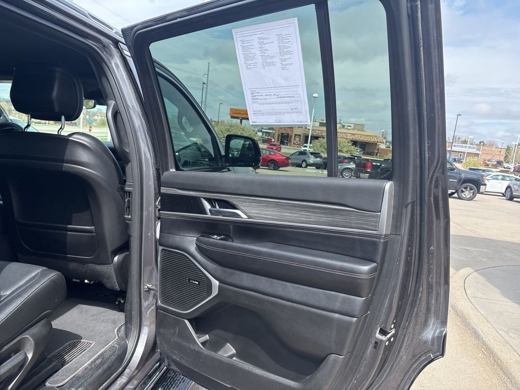 Used 2023 Baltic Gray Metallic Clearcoat Jeep Series III image 32
