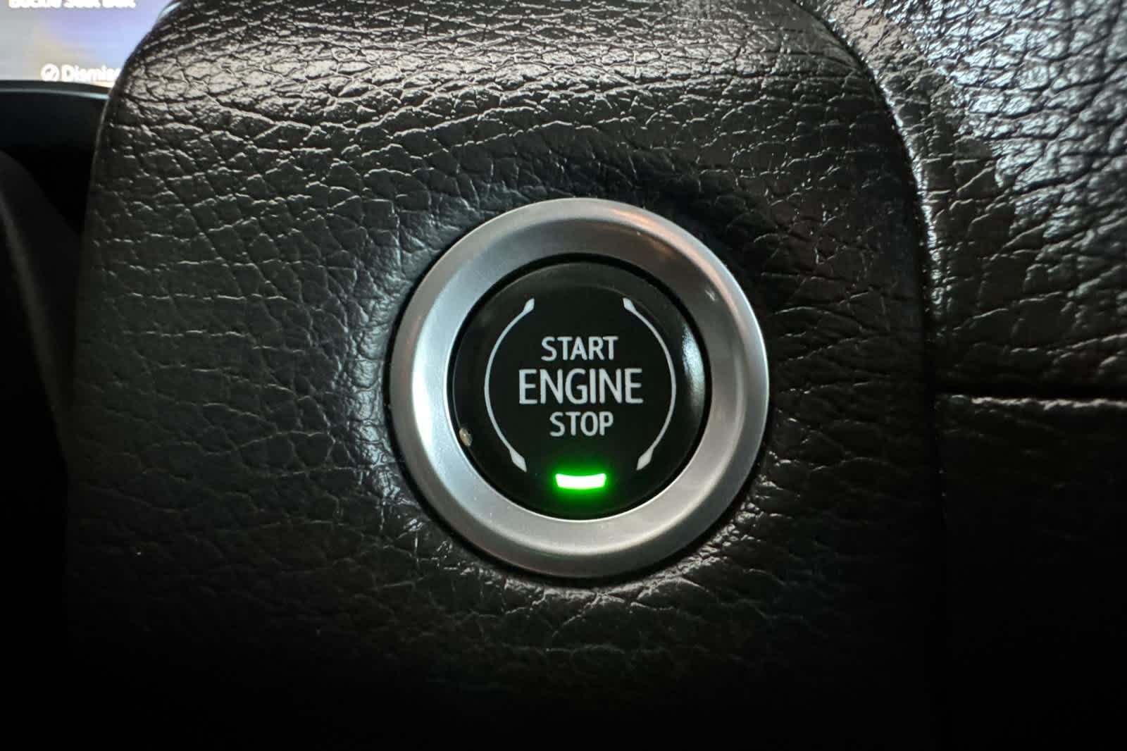 Used 2022 White Frost Tricoat GMC Denali image 27