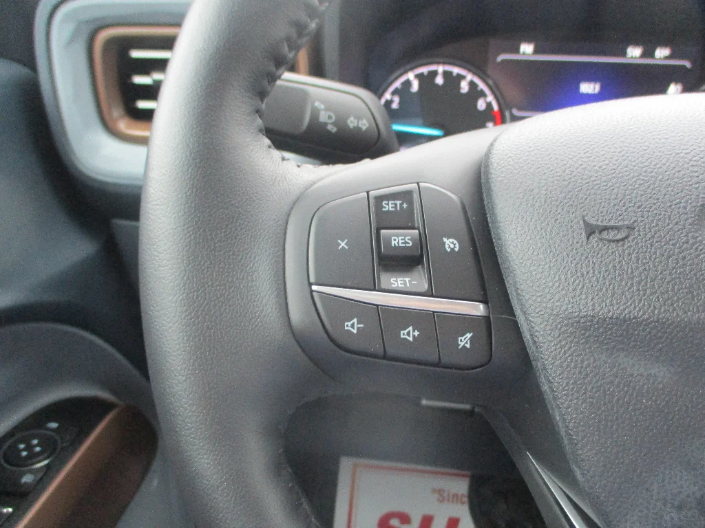 Used 2022 Velocity Blue Metallic Ford Lariat image 13