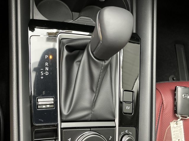 New 2026 Wind Chill Pearl Mazda Premium image 23