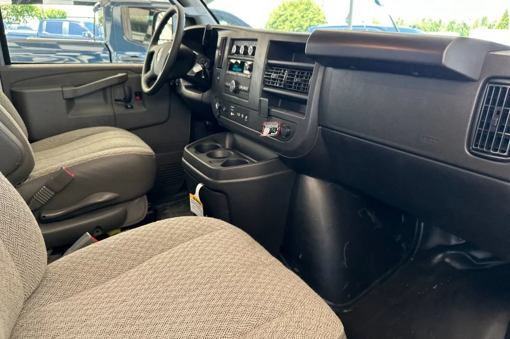 2025 GMC Savana Cargo Work Van - Photo 13