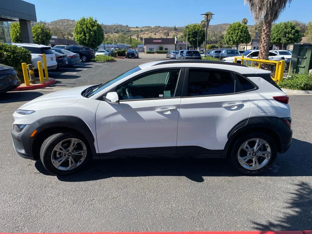 Used 2023 White Hyundai SEL image 4
