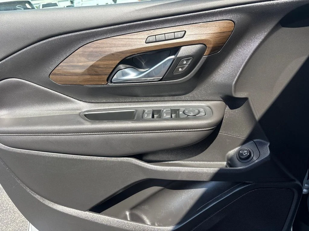 Used 2021 Silver GMC Denali image 20