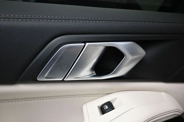 Used 2020 Black BMW sDrive40i image 16