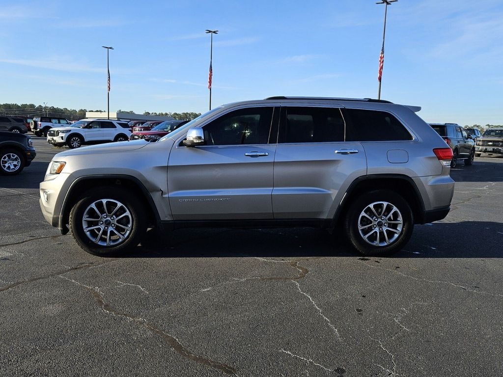 Used 2016 Silver Jeep Limited image 4