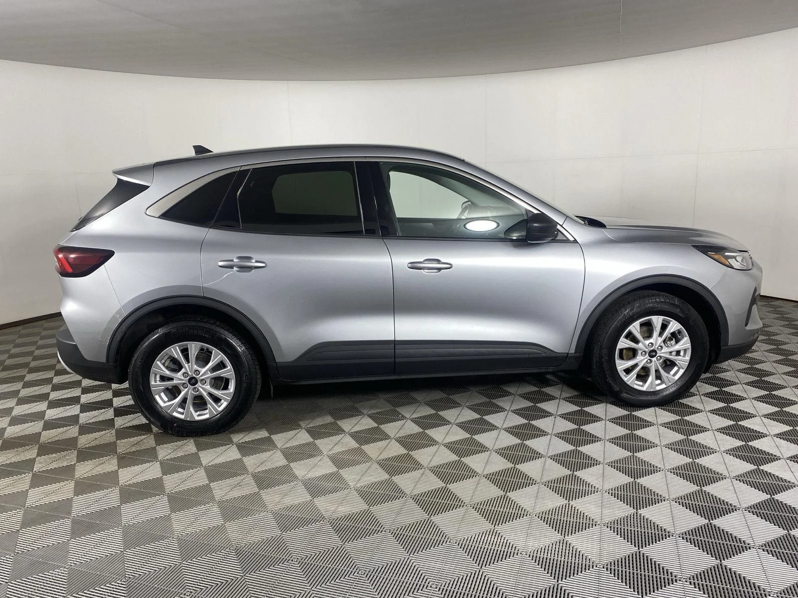 Used 2023 Iconic Silver Ford Active image 8