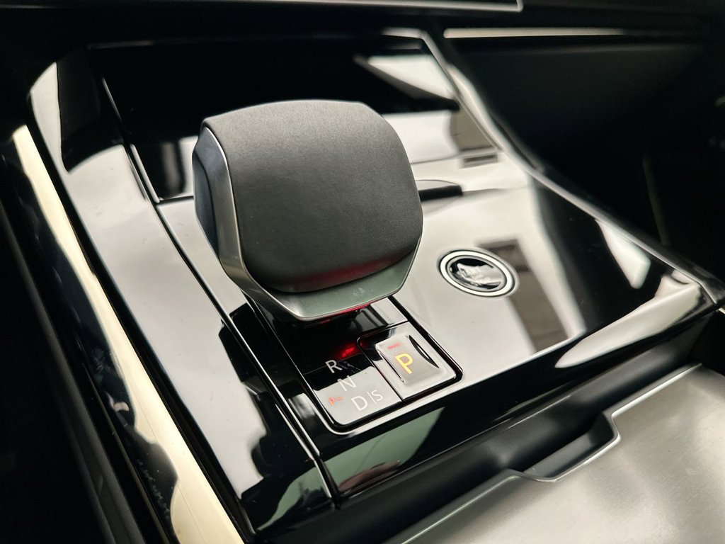 New 2027 Santorini Black Land Rover SE image 12