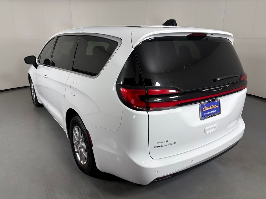 New 2027 Bright White Clear-Coat Paint Chrysler Select image 6