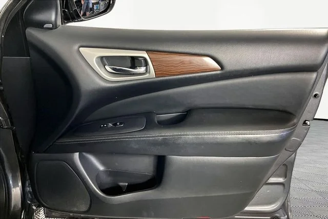 Used 2017 Gray Nissan Platinum image 27