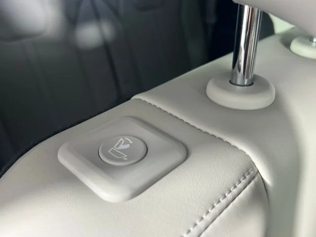 2025 Kia Sorento S - Photo 44