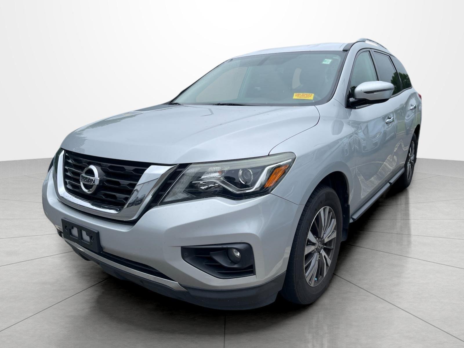 2017 Nissan Pathfinder SV 4WD's photo