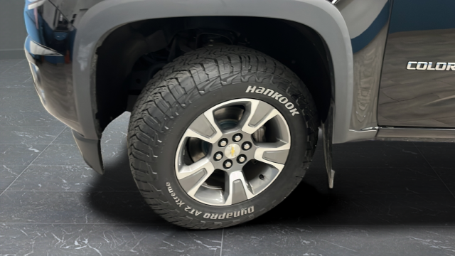 Used 2015 Black Chevrolet Z71 image 31