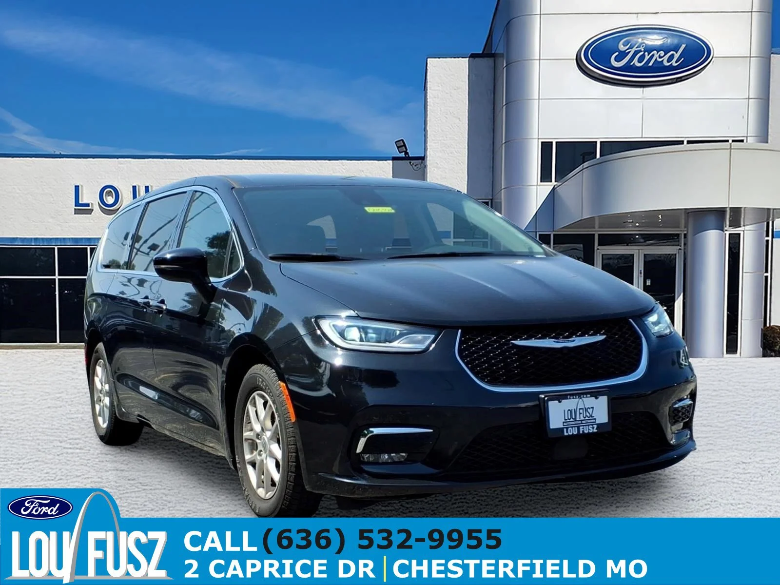 2023 Chrysler Pacifica Touring L's photo