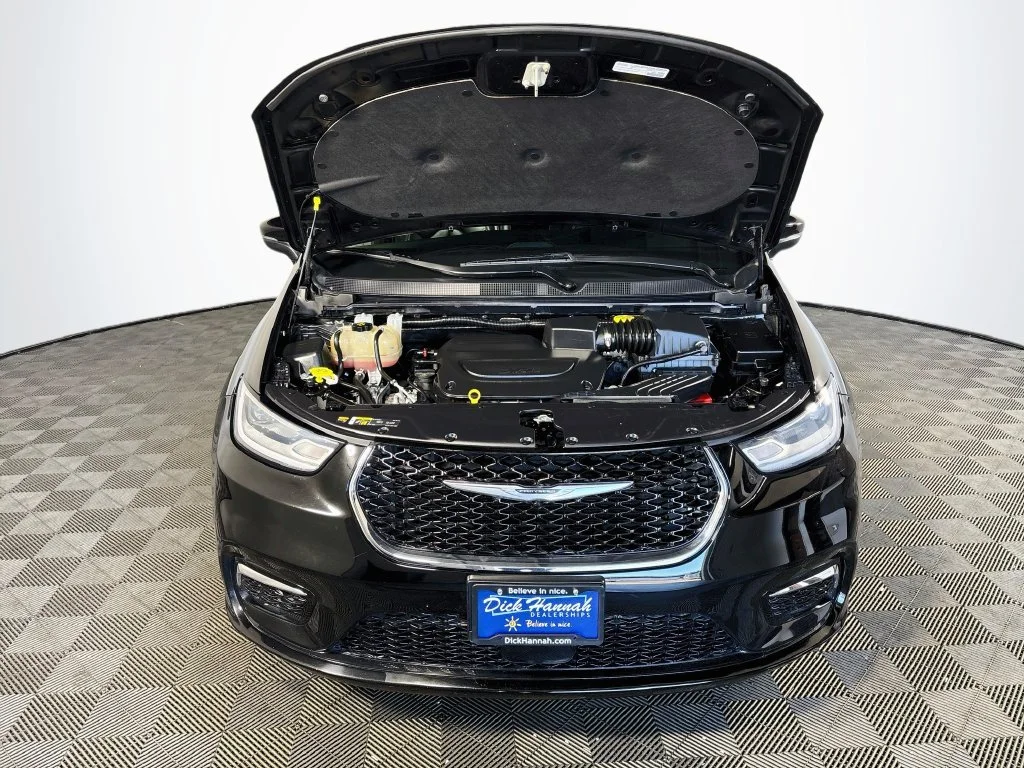 Used 2023 Black Chrysler Touring L image 20