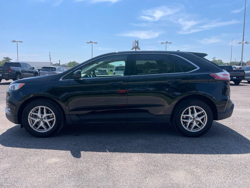 Used 2024 Black Ford SEL image 4