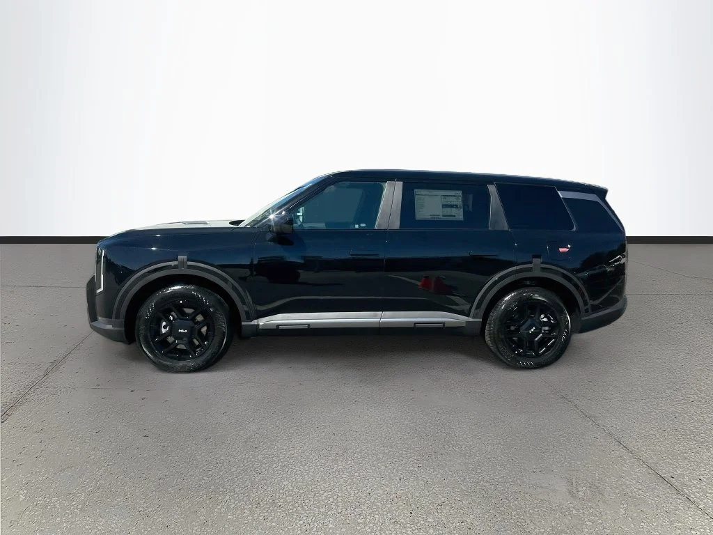 New 2027 Ebony Black Kia LX image 4